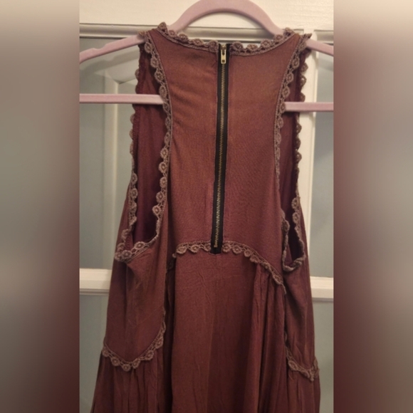 POL Mineral Washed Burgundy Babydoll Ruffled High-low Top - Picture 8 of 14